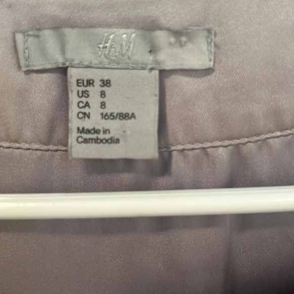 H&M , 8 midi, mauve, caplet sleeves, neckline ribbed asymmetrical bow tie. - Picture 8 of 8